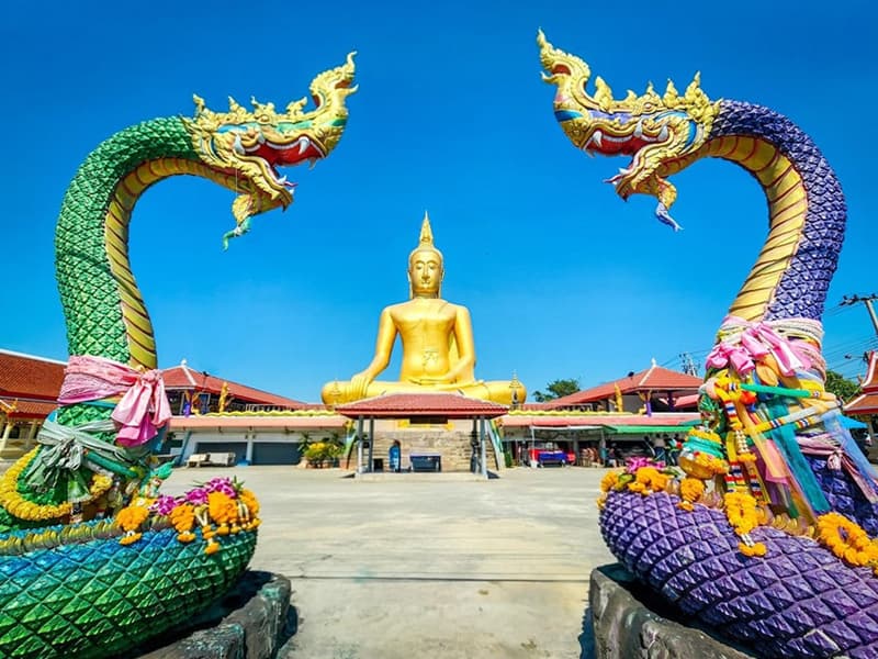 จุดไหว้พญานาคหน้าอุโบสถ