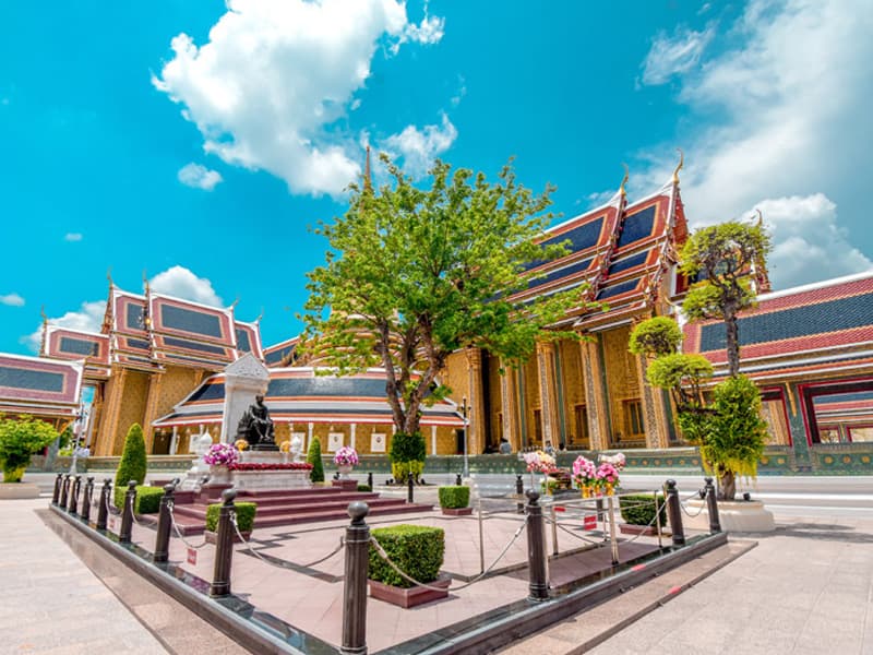 บรรยากาศภายในวัดราชบพิธ