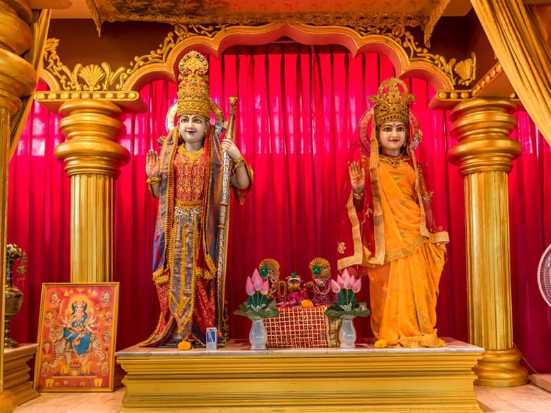 พระวิษณุ และ พระแม่ลักษมี วัดเทพมณเฑียร กรุงเทพ