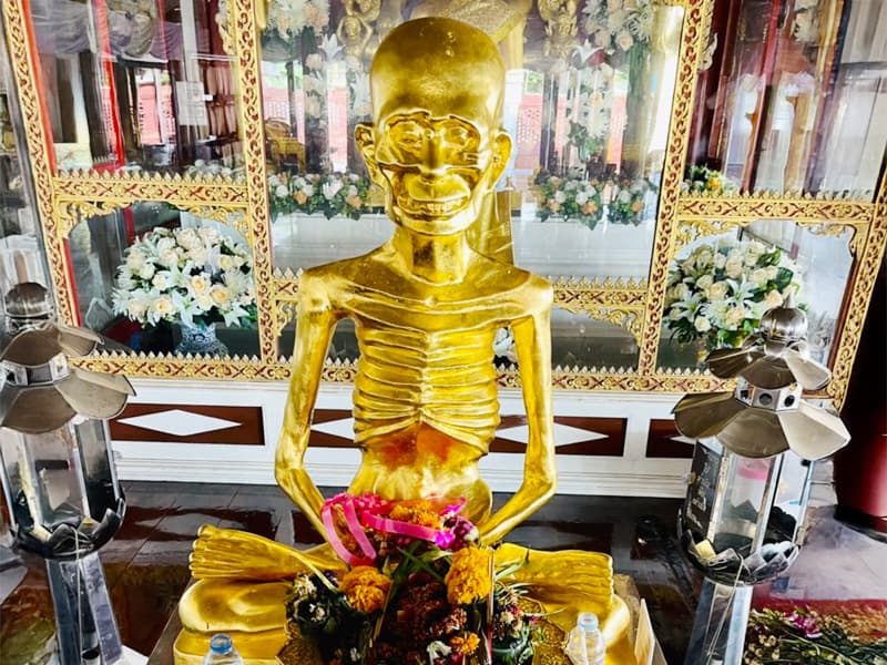 หลวงปู่เดินหน อิเกสาโร วัดไก่เตี้ย