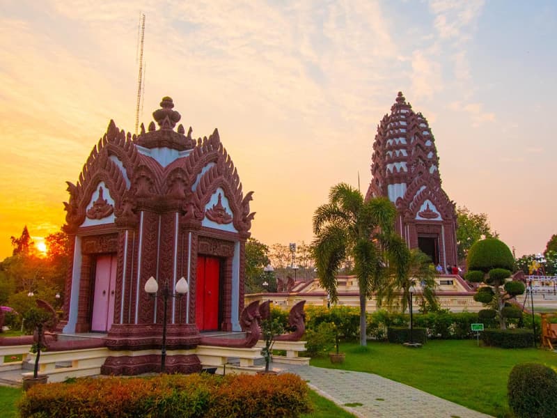 บรรยากาศรอบศาลหลักเมืองประจวบคีรีขันธ์