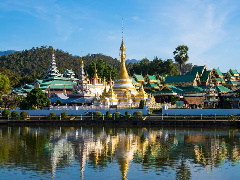 วัดจองคำ แม่ฮ่องสอน ริมหนองจองคำ