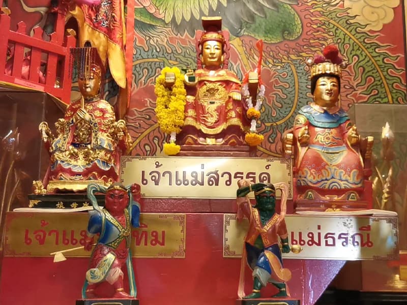 องค์เทพภายในศาลเจ้าปึงเถ่าม่า