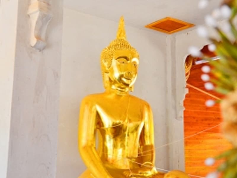 พระพุทธรูปภายในวัดดงกลาง