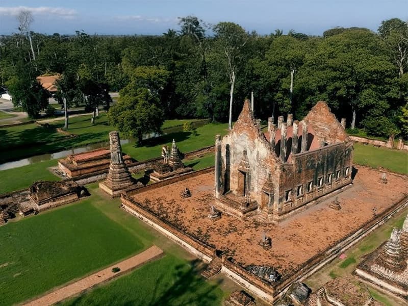 พระอุโบสถวัดโพธิ์ประทับช้าง