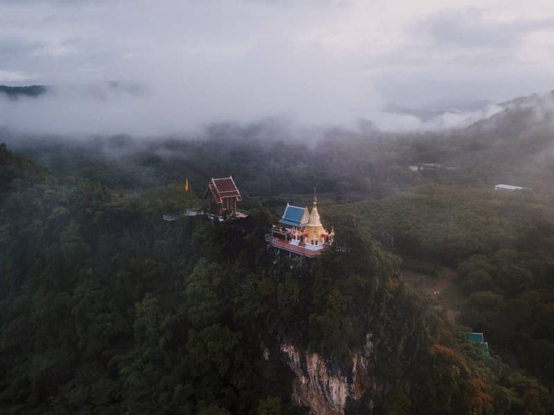 วิวภูเขาจากวัดท่าขนุน