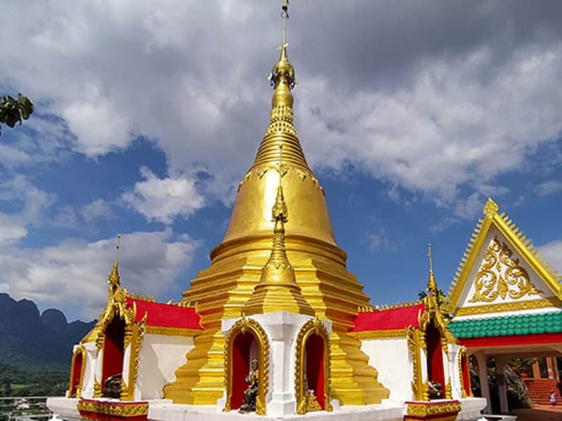 พระเจดีย์ภายในวัดทองผาภูมิ