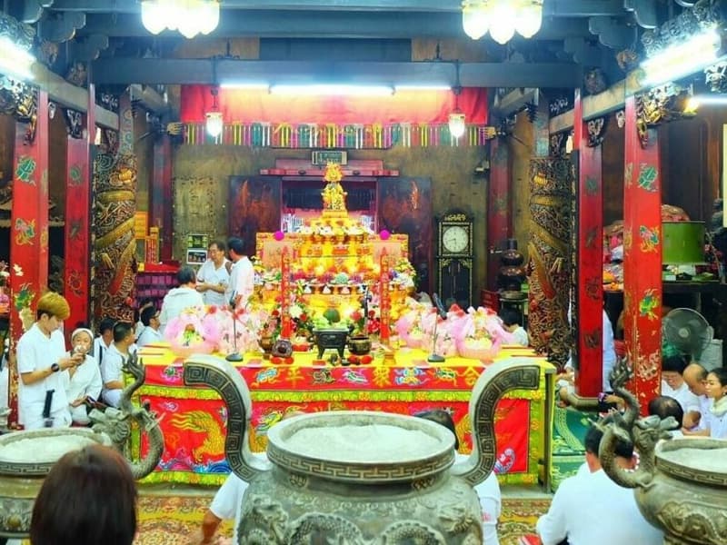 บรรยากาศภายในศาลเจ้าพ่อเสือ กรุงเทพ