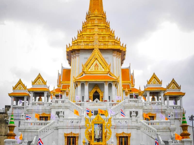 พระมหามณฑป วัดไตรมิตร