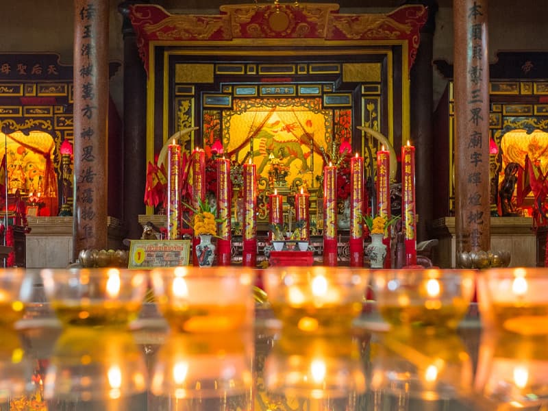 บรรยากาศภายในศาลเจ้าพ่อเทพารักษ์ – เจ้าแม่ทับทิม