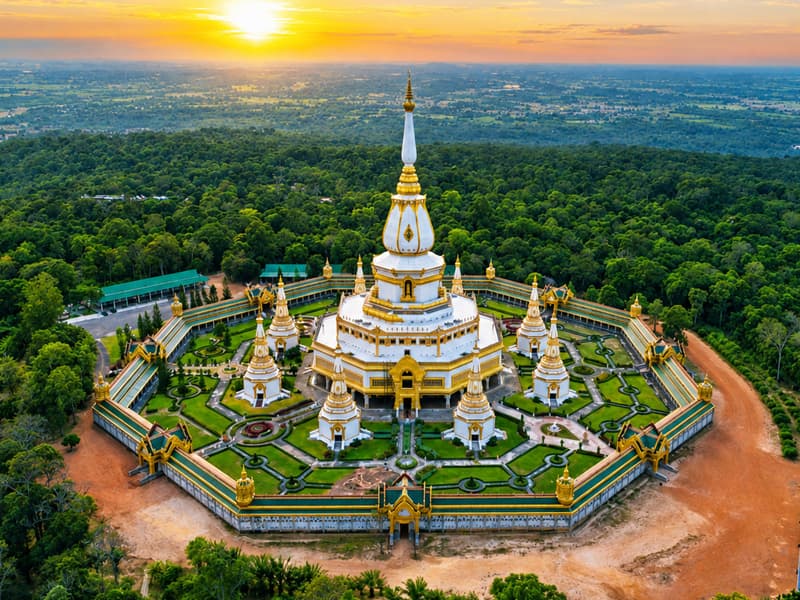บรรยากาศภายในวัดผาน้ำทิพย์เทพประสิทธิ์วนาราม จังหวัดร้อยเอ็ด