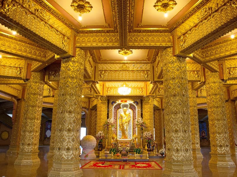 จุดสักการะพระมหาเจดีย์ชัยมงคล จังหวัดร้อยเอ็ด